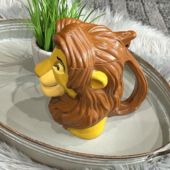 Disney on Ice 2024 The Lion King SIMBA flip lid Plastic Mug Cup w handle NEW - Picture 2 of 5